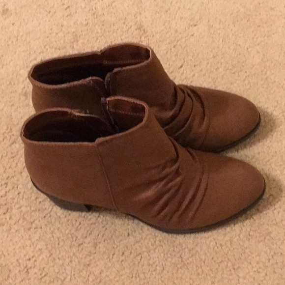 NWOT Cognac Arizona booties sz 8M - Picture 2 of 6